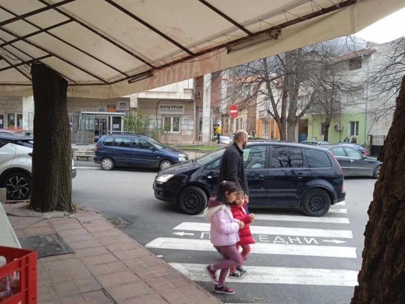 Мъж от Враца пропищя от нагли шофьори спиращи неправилно ежедневно