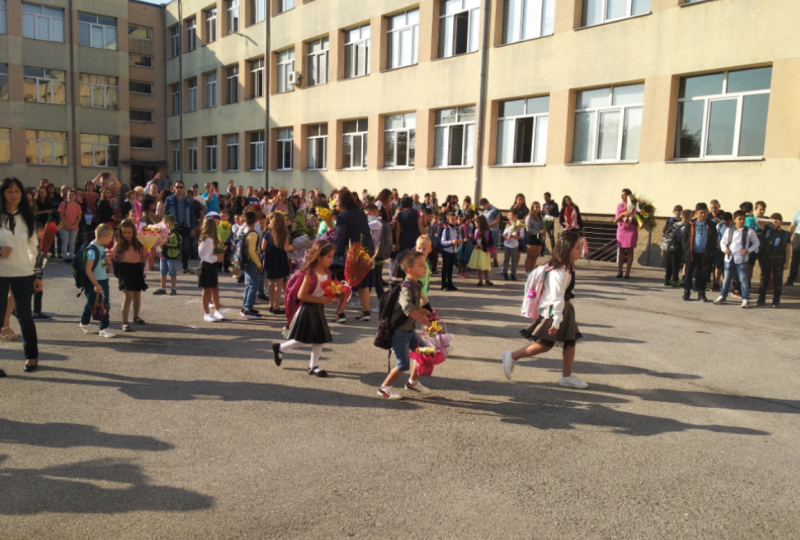 Четири професионални училища в регион Монтана ще получат спортно оборудване