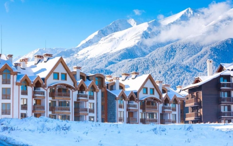 Два от най известните български планински курорта Боровец и Банско