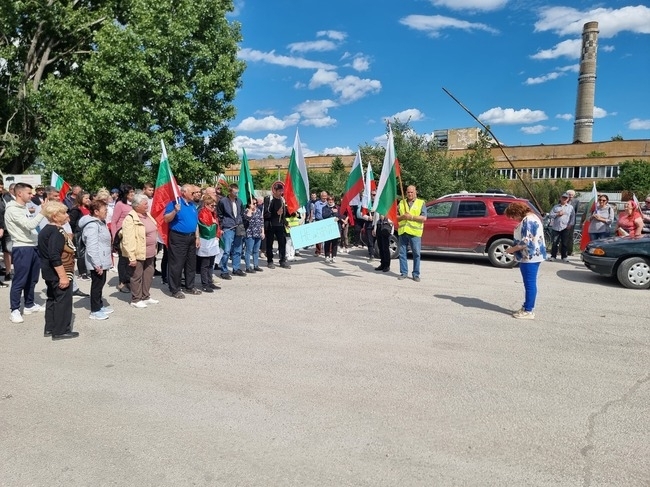 В подкрепа на българския лев: Протестиращи затвориха временно Е-79 при Видин /снимки/