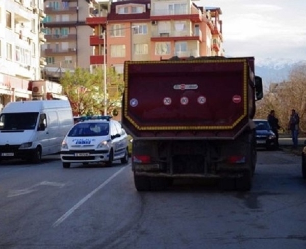 Полицията е спряла почерпен шофьор, подкарал камион във Вършец, съобщиха
