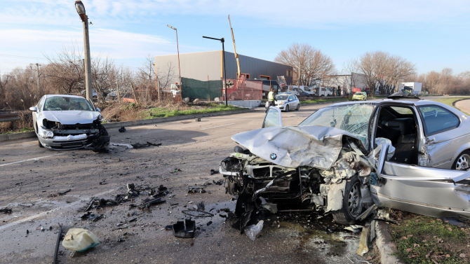 6 души загинаха и 3 бяха ранени при тежка катастрофа