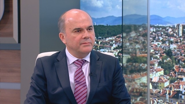 За предвиденето увеличение в бюджет 2018 на заплати пенсии социални