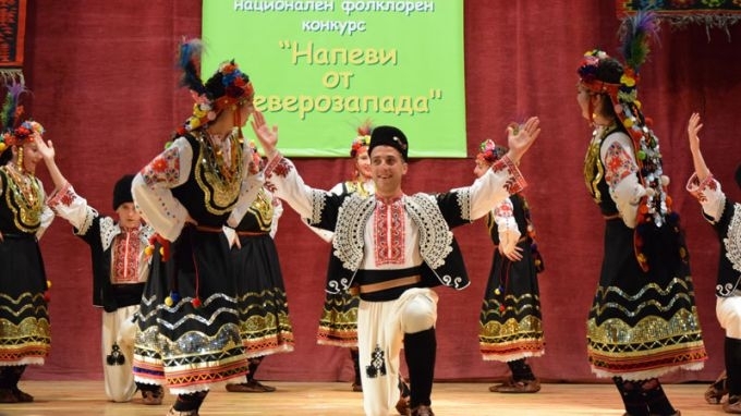 Повече от 700 млади певци танцьори и инструменталисти ще представят