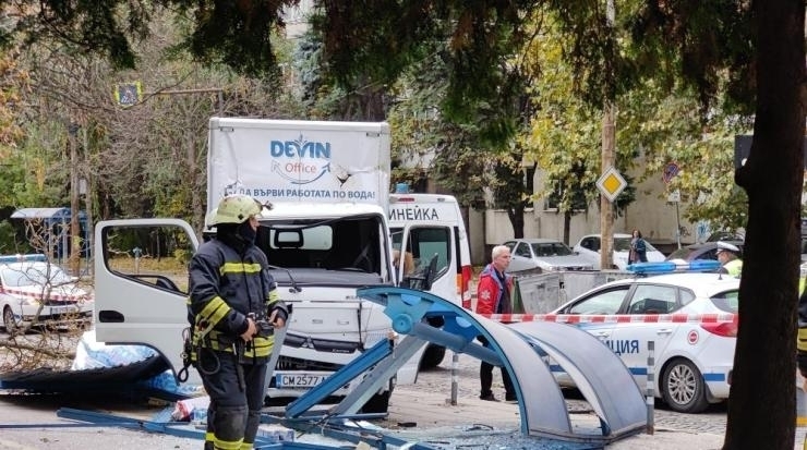 19 годишно момиче е починало при катастрофата на автобусна спирка в