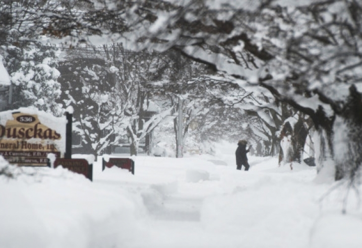 Рекордни снеговалежи и вълна от полярен студ парализираха редица северни