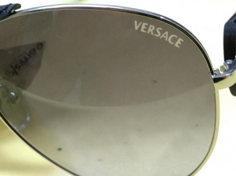 Задържаха слънчеви очила с надписи на защитена търговска марка, съобщават