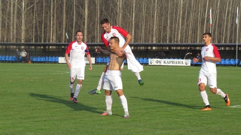 Новакът във Втора лига Кариана не успя да спре лидера