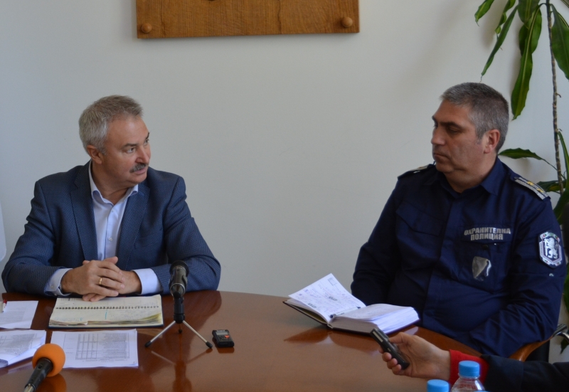 Полицаи от Монтана които работят на първа линия все още