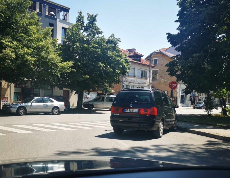 Врачани изреваха от поредното нагло паркиране на свой съгражданин научи