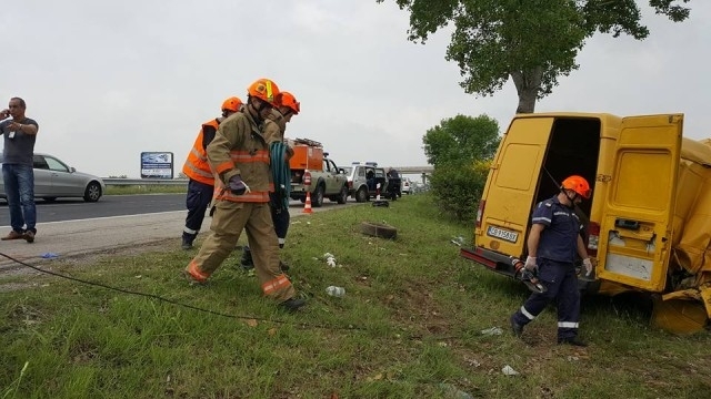 Автомобил превозващ чуждестранни граждани е катастрофирал в харманлийското село Черепово след гонка съобщиха от