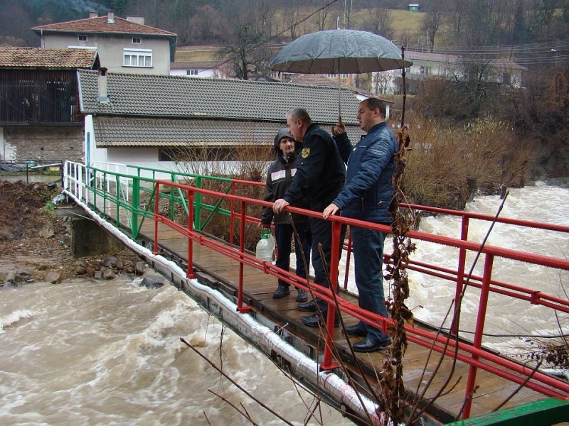 До селата Мугла Горово и Елево в община Смолян няма достъп заради активизирани