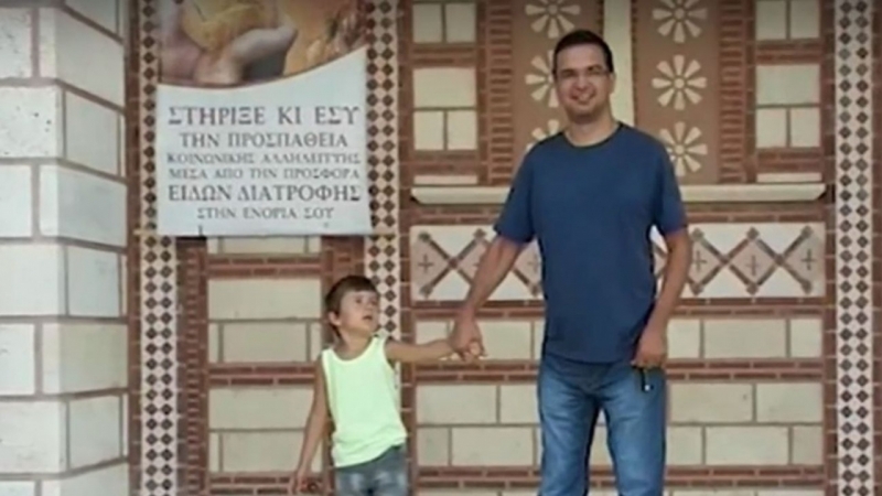 Доброволците си споделят че човекът е арестуван преди повече от