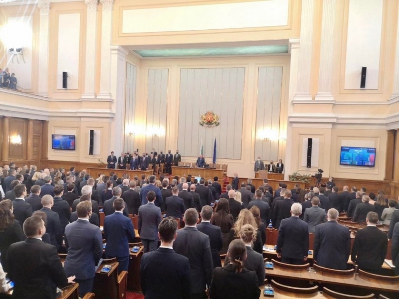 Парламентът отново се събра за трети път в рамките