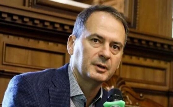 Българските институции са в контакт с Христо Грозев съобщиха от