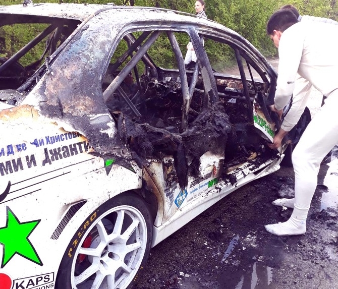 На метри след финала на първия от четирите скоростни етапа