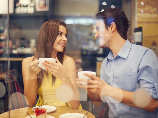 Флиртът и играта са част от любовните взаимоотношения Те добавят