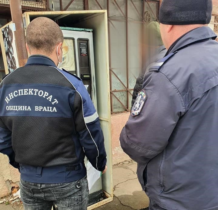 Глобиха още собственици на работещи кафеавтомати във Враца, проверките продължават
