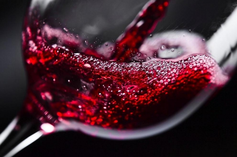 Виното може да облекчи състоянието на болния от COVID-19, благодарение