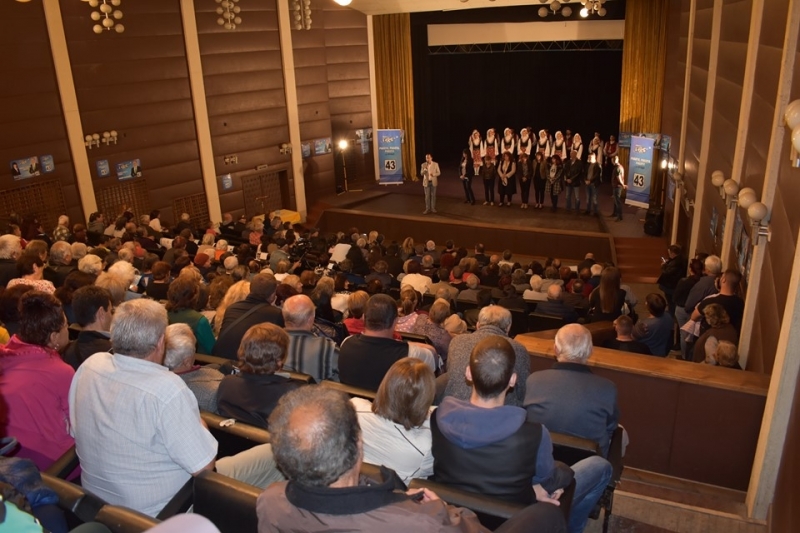 Над двеста души посрещнаха Калин Каменов кандидатите за общински съветници