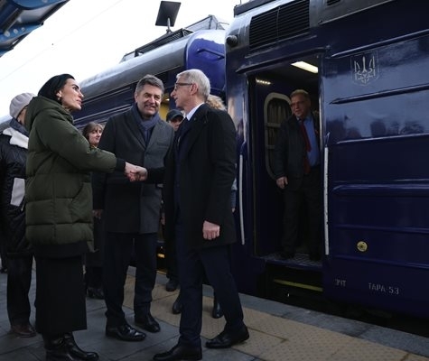 Премиерът Николай Денков пристигна на посещение в Украйна предаде БНТ В