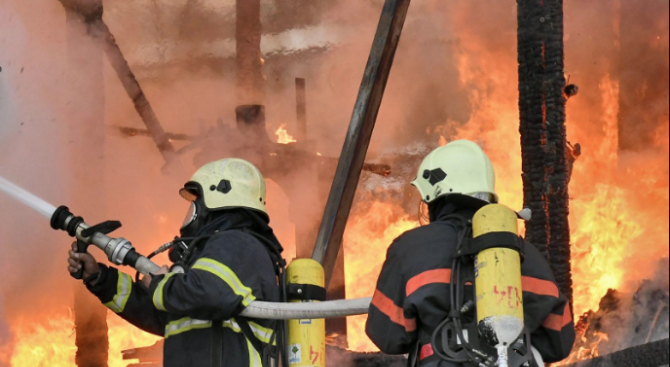 Късо съединение предизвикало пожар във видинското село Динковица Пламнала селскостопанска