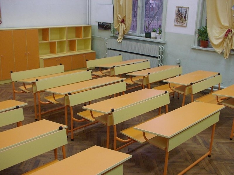 В 1561 училища и детски градини са преустановени учебните занятия