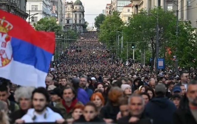 Десетки хиляди излязоха на шествие в Сърбия против насилието Протестът в