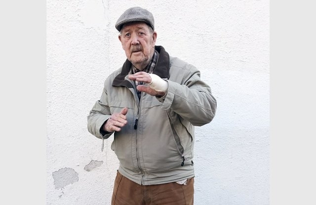 88 годишен дядо ветеран надви банда от петима бандити с ножове