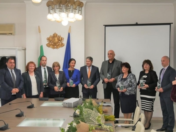 С почетен знак и грамота днес врачанският губернатор Малина Николова