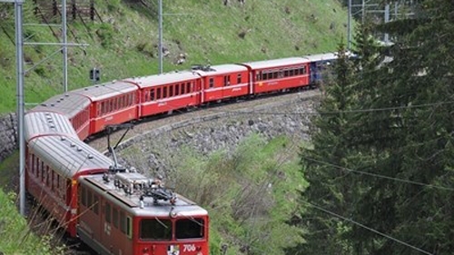 Няколко души са ранени след катастрофа на товарен с пътнически