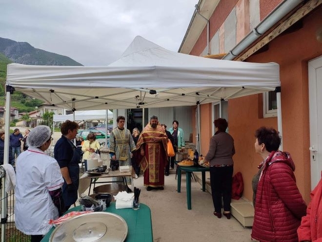 Жителите на врачанския квартал Бистрец отбелязаха заедно големия християнски празник