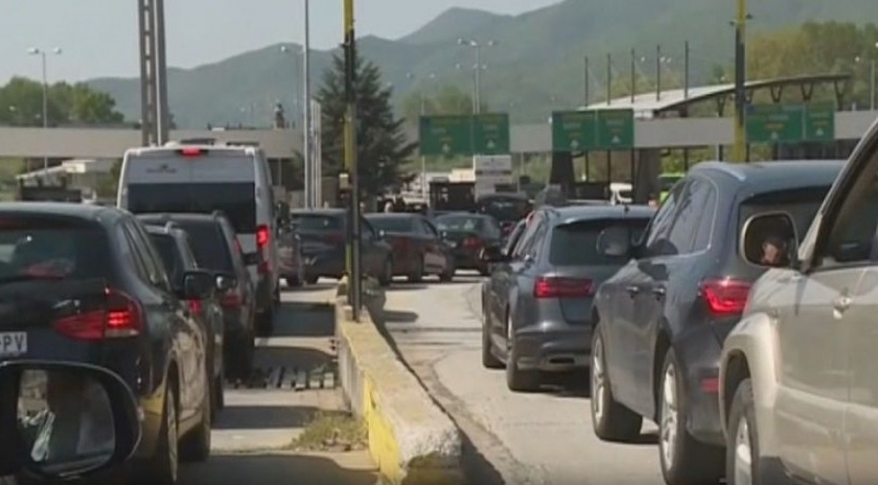 Опашка от автомобили заради засечени фалшиви PCR тестове има пред