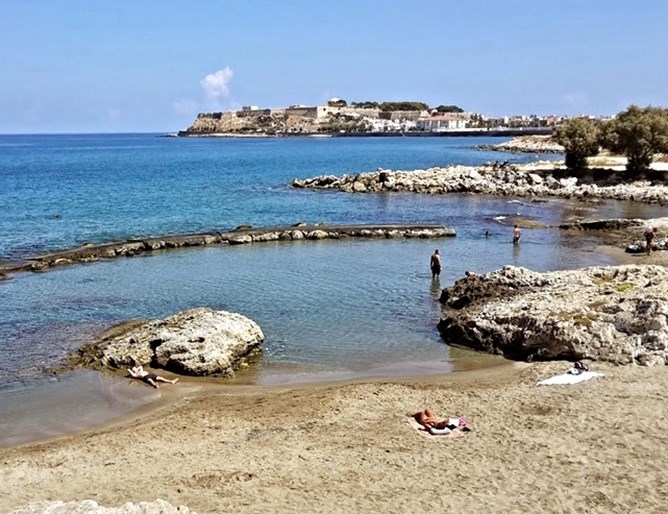 В петък миналата седмица на плажа на гръцкия град Ретимно