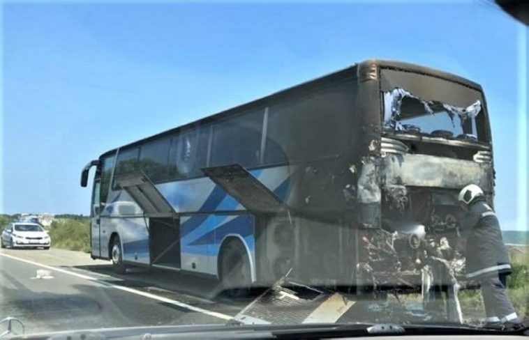 Автобус, превозващ еврейски туристи, се е запалил по време на