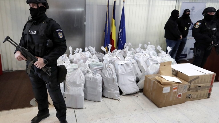 Британската полиция съобщи, че е открила 1 тон кокаин, скрит