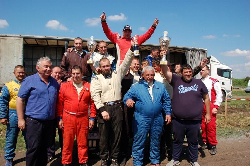 Почетна обиколка в памет на седемкратния шампион в автокроса Александър