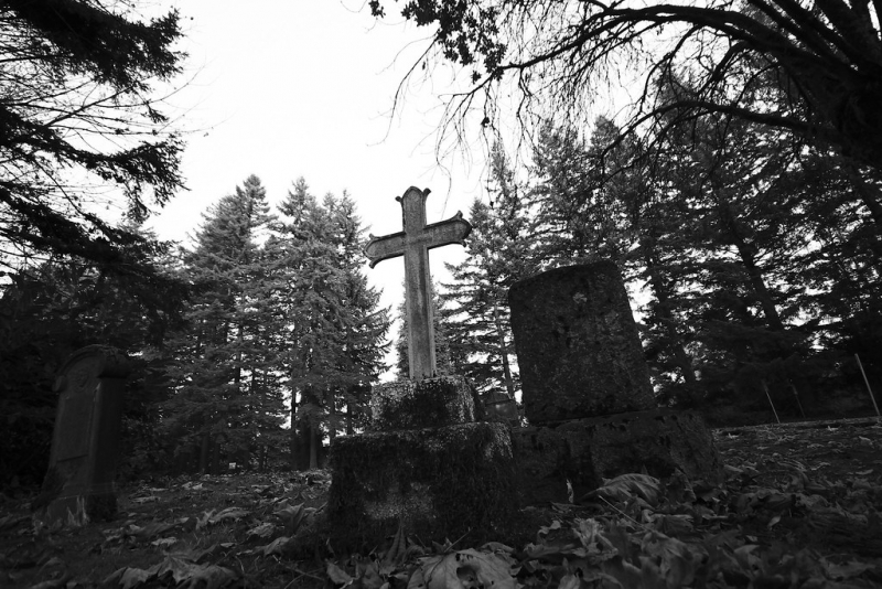 Полицията хвана безбожник който се усамотил и пушил канабис в