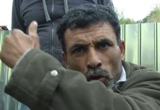 Многодетен баща замерял с тухли и псувал брутално служители на