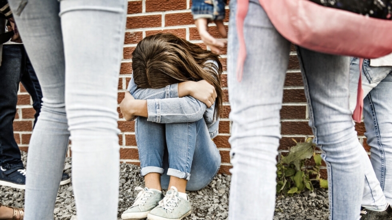 Видеа с брутално насилие над тийнейджърка скандализираха социалните мрежи На кадрите