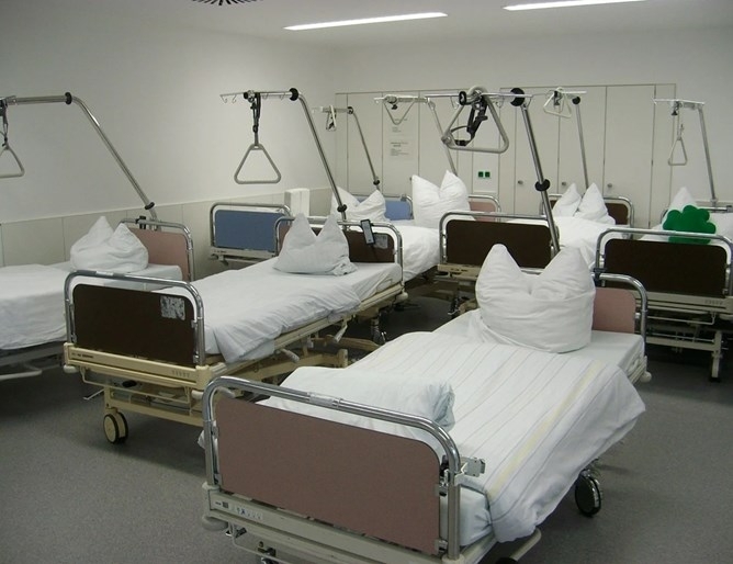 Иран изпитва недостиг на болнични легла за пациенти с COVID 19