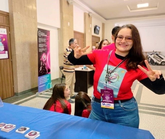 Наша гордост! Учени от ЦЕРН избраха 17-годишно момиче от Враца за обучение /снимки/