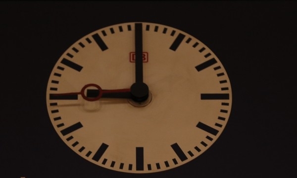 Европейската комисия ще предложи отмяна на зимното часово време и