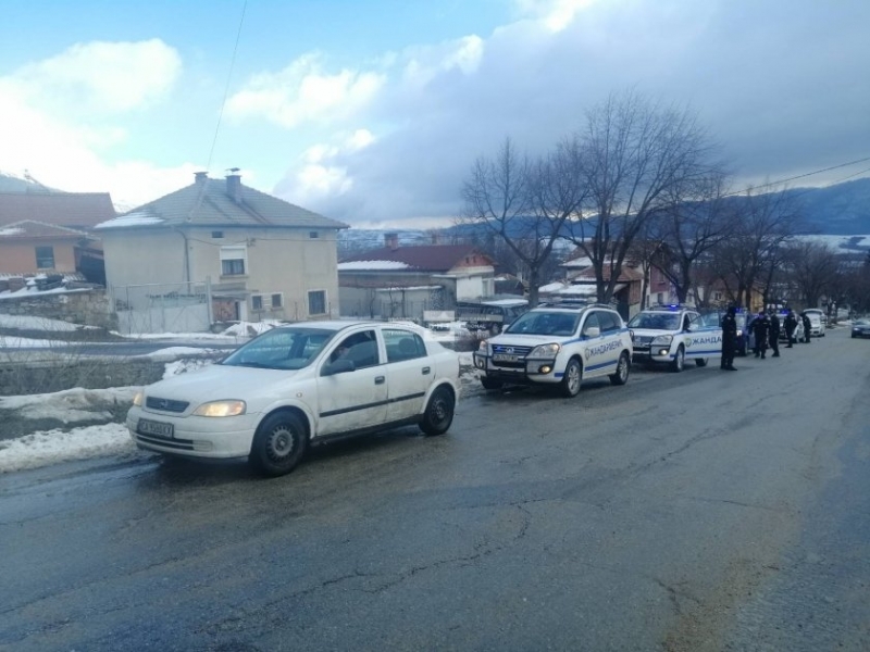 Полицаи обискираха имотите на иманяр от Берковица намериха канабис и
