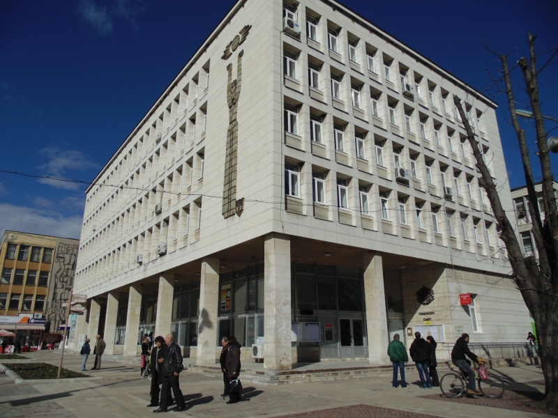 С раздаване на брошури за вредите които тютюнопушенето нанася на