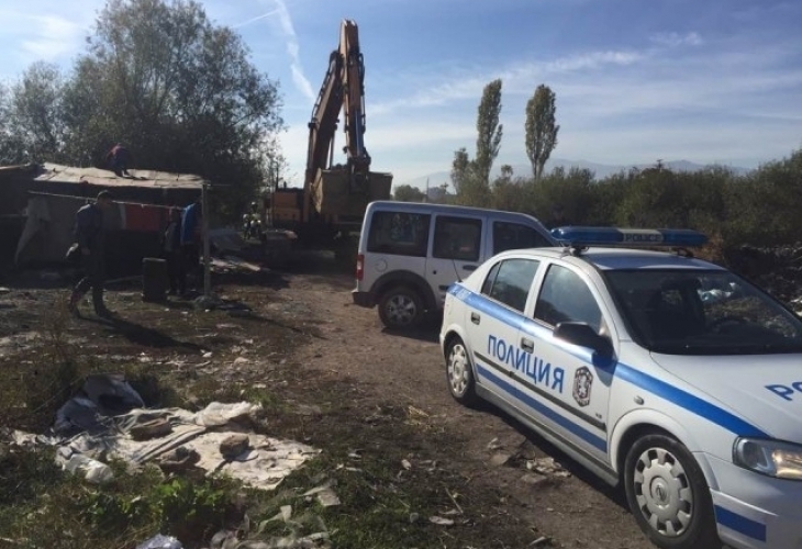 Десетина незаконни постройки бяха разчистени от частен имот в столичния