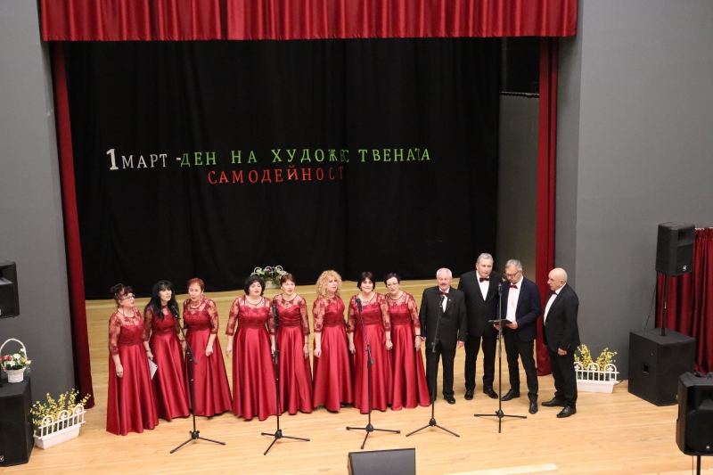 С празничен концерт в салона на кино Метропол 2 в