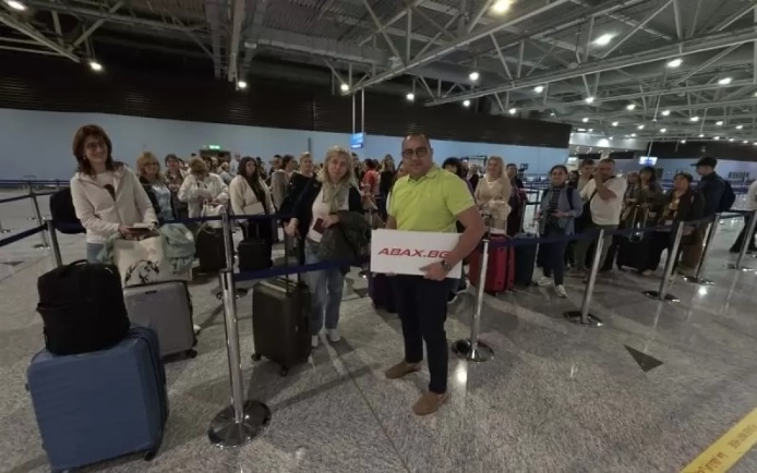 Първи полет с българи от Дубай се очаква да кацне във Варна