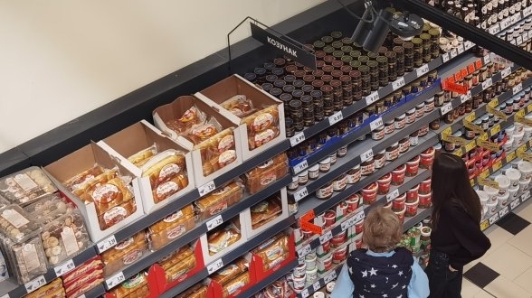 Масираните акции в хранителните магазини продължават