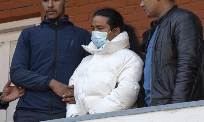 Полицията в Непал арестува духовен водач който се представя за